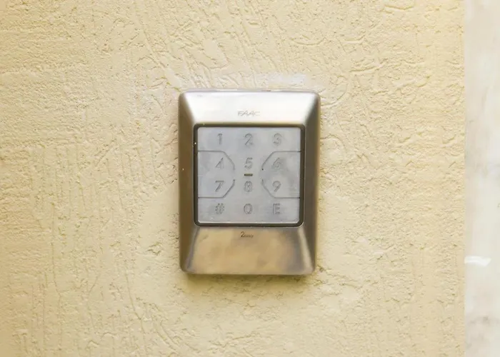 Andrea Centro * Janov